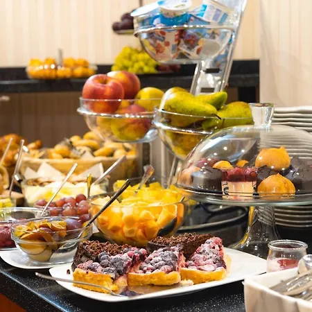 Hotel Skyhotelgwarna Legnica