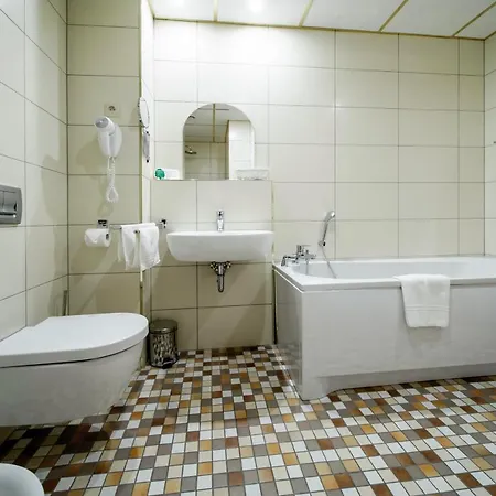 Skyhotelgwarna Legnica