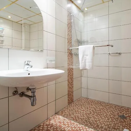 Skyhotelgwarna 4* 웨그니차