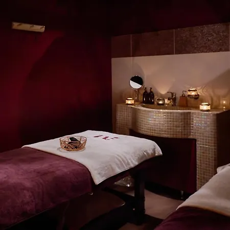 Skyhotelgwarna 호텔 4*