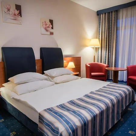 Skyhotelgwarna 4* レグニツァ