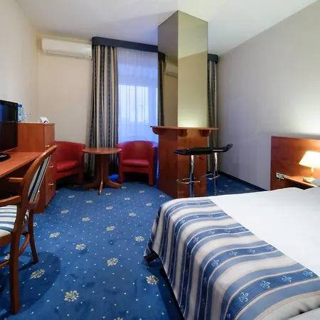 Skyhotelgwarna Szálloda