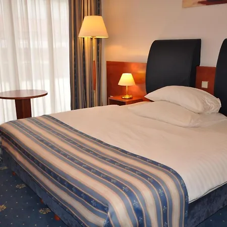 Skyhotelgwarna Otel 4*