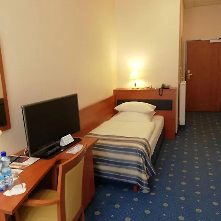 Skyhotelgwarna 4* Legnica