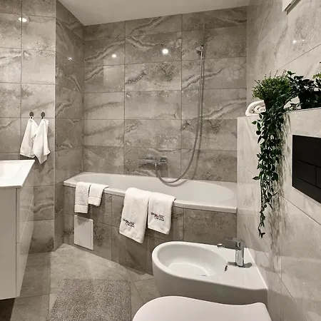 Skyhotelgwarna Otel Legnica