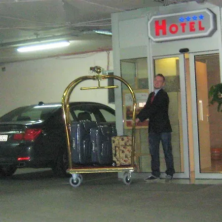 Skyhotelgwarna Otel Legnica