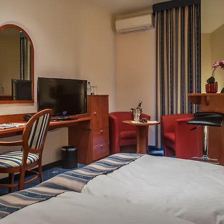 Skyhotelgwarna 4* レグニツァ