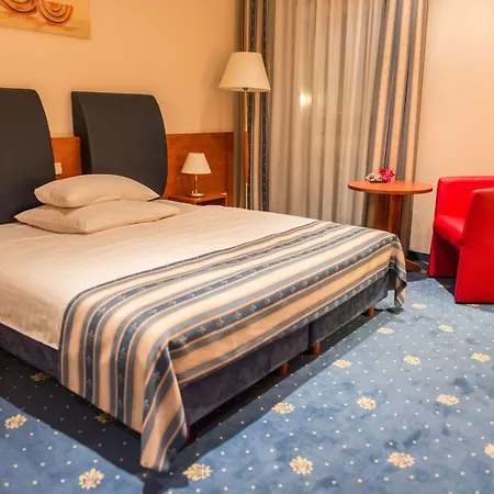 Skyhotelgwarna 4* Legnica