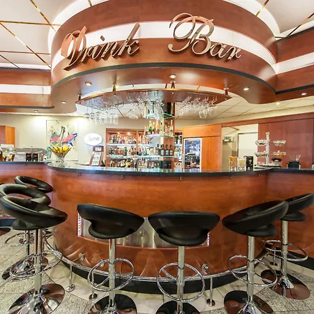 Skyhotelgwarna ホテル