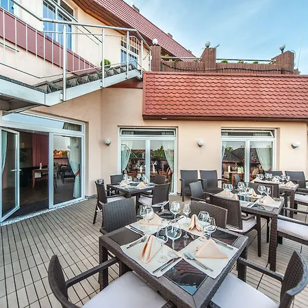 Hotel Skyhotelgwarna Legnica