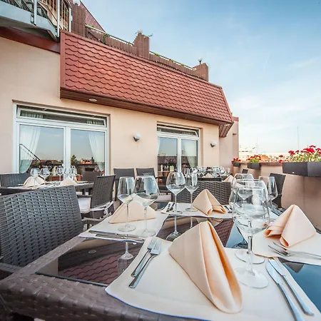 Skyhotelgwarna Szálloda