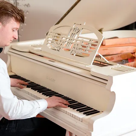 Skyhotelgwarna Hotel