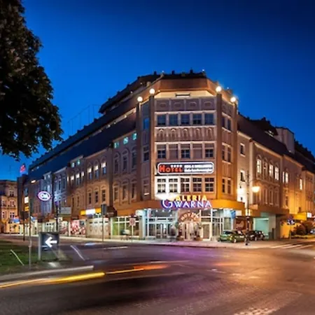 Skyhotelgwarna Legnica