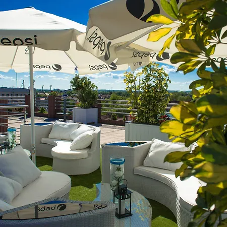 Hotel Skyhotelgwarna Legnica