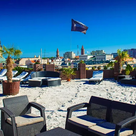 Skyhotelgwarna Legnica