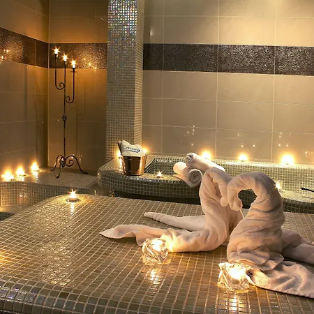 Hotel Skyhotelgwarna Legnica