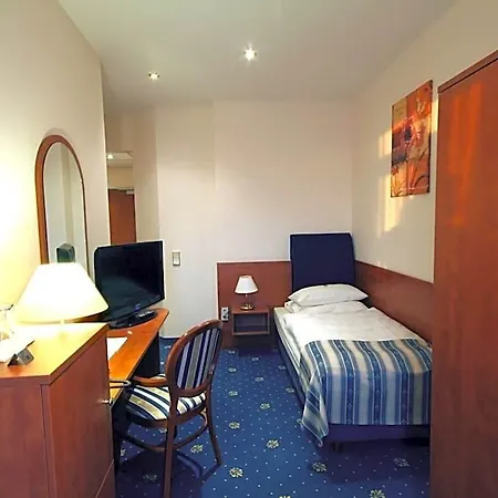 Skyhotelgwarna 4* Legnica