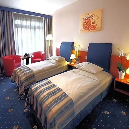 Skyhotelgwarna Legnica