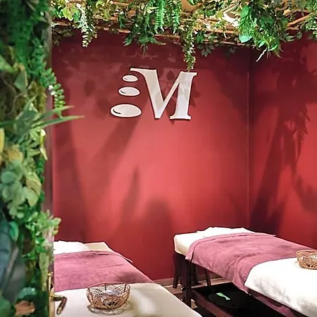 Skyhotelgwarna 4* Legnica