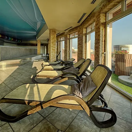 Hotel Skyhotelgwarna Legnica