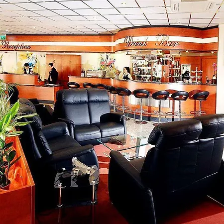 Hotel Skyhotelgwarna Legnica