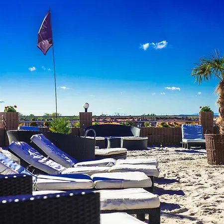Skyhotelgwarna Legnica
