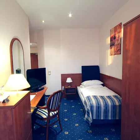Skyhotelgwarna Legnica