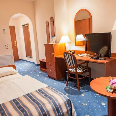 Skyhotelgwarna Legnica