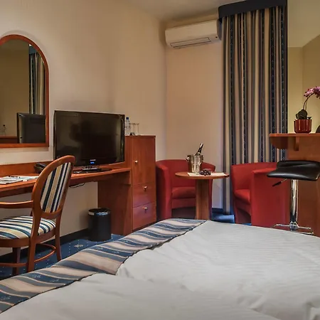 Otel Skyhotelgwarna Legnica