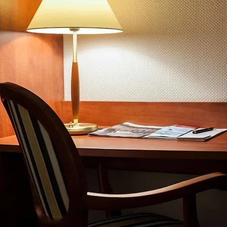 Skyhotelgwarna Legnica