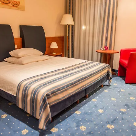 Skyhotelgwarna Otel 4*