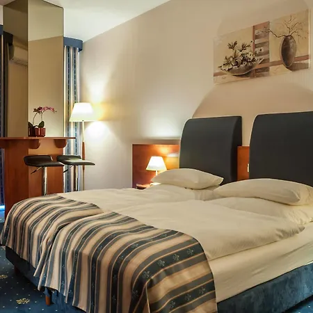 Skyhotelgwarna Legnica
