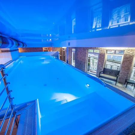 Skyhotelgwarna 4* 웨그니차