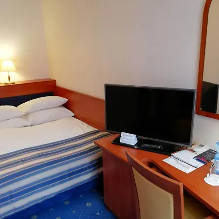 Skyhotelgwarna Otel 4*