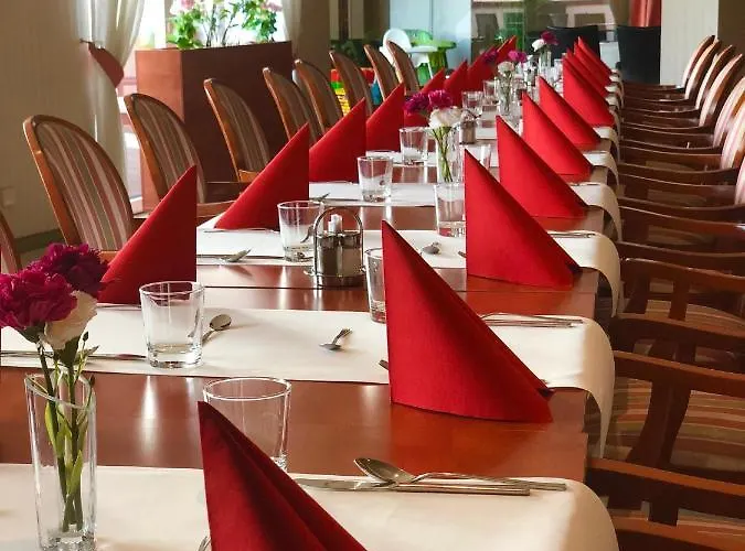 Hotel Skyhotelgwarna Legnica