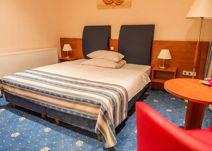 Hotel Skyhotelgwarna Legnica