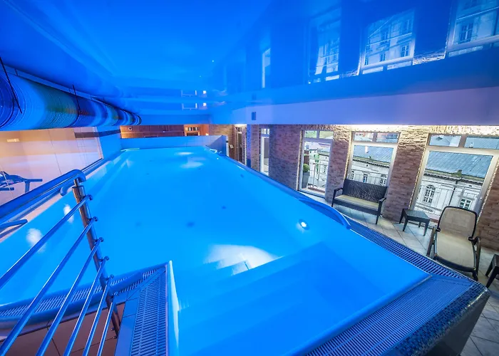 Hotel Skyhotelgwarna Legnica