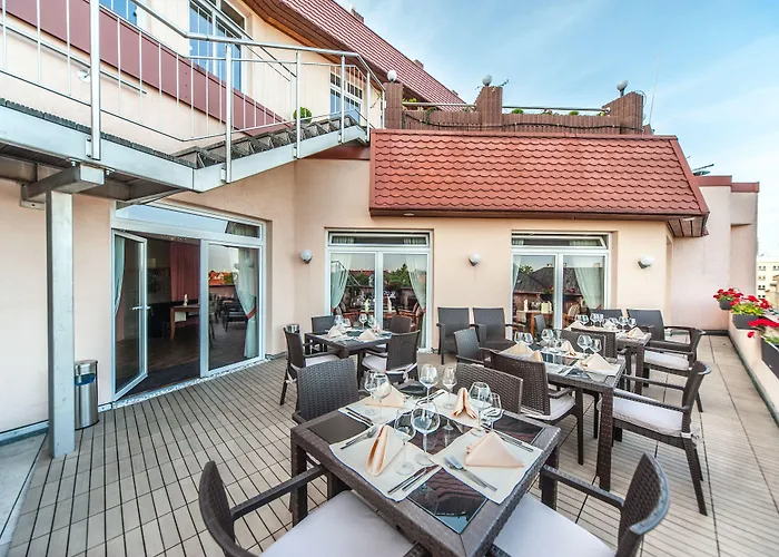 Hotel Skyhotelgwarna Legnica