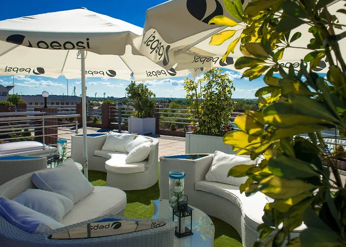 Hotel Skyhotelgwarna Legnica